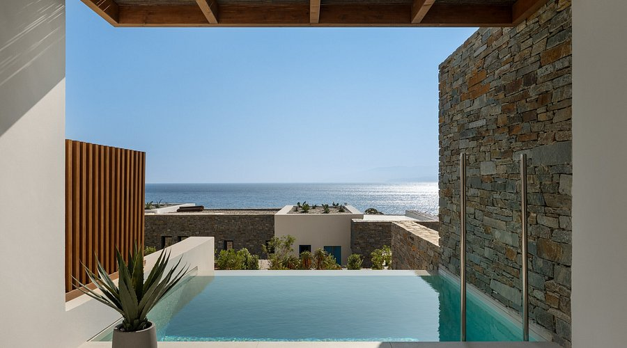 Vione Paros luxury hotel in Ampelas with sea view
